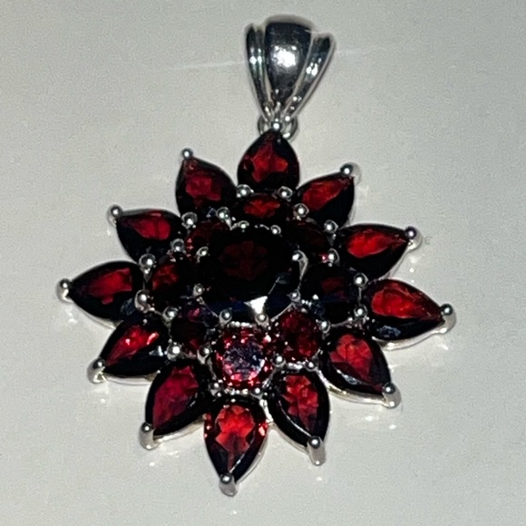 Jewelry - Garnet Cluster Flower Shape Necklace Pendant Graduating Layers 925 Silver